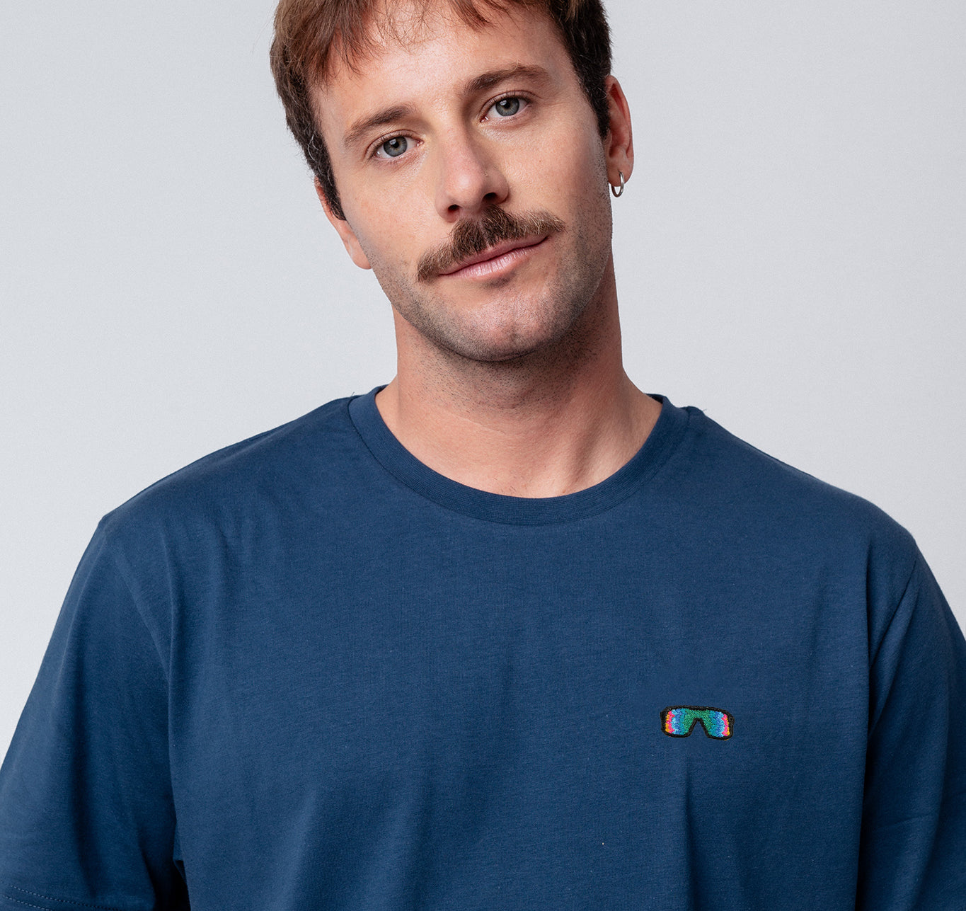 schnelle Brille | Besticktes Bio Baumwoll Unisex T-Shirt