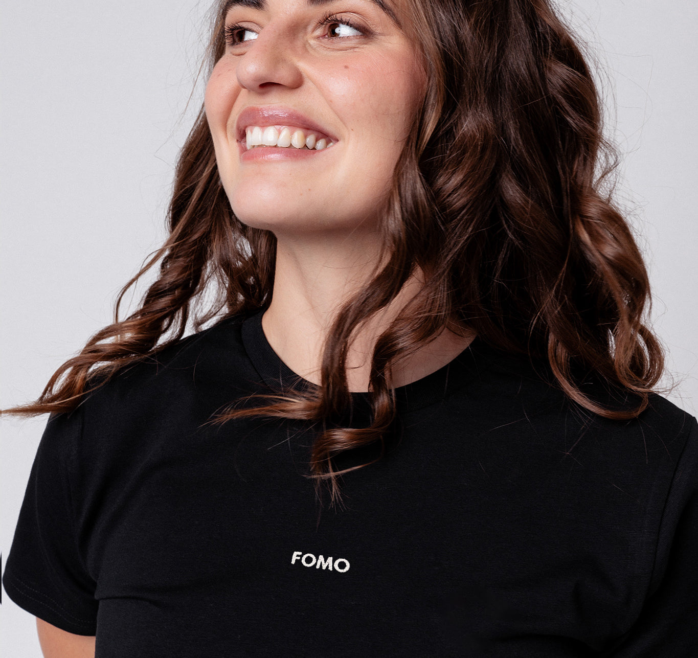 Fomo | T-shirt brodé en coton bio pour femme