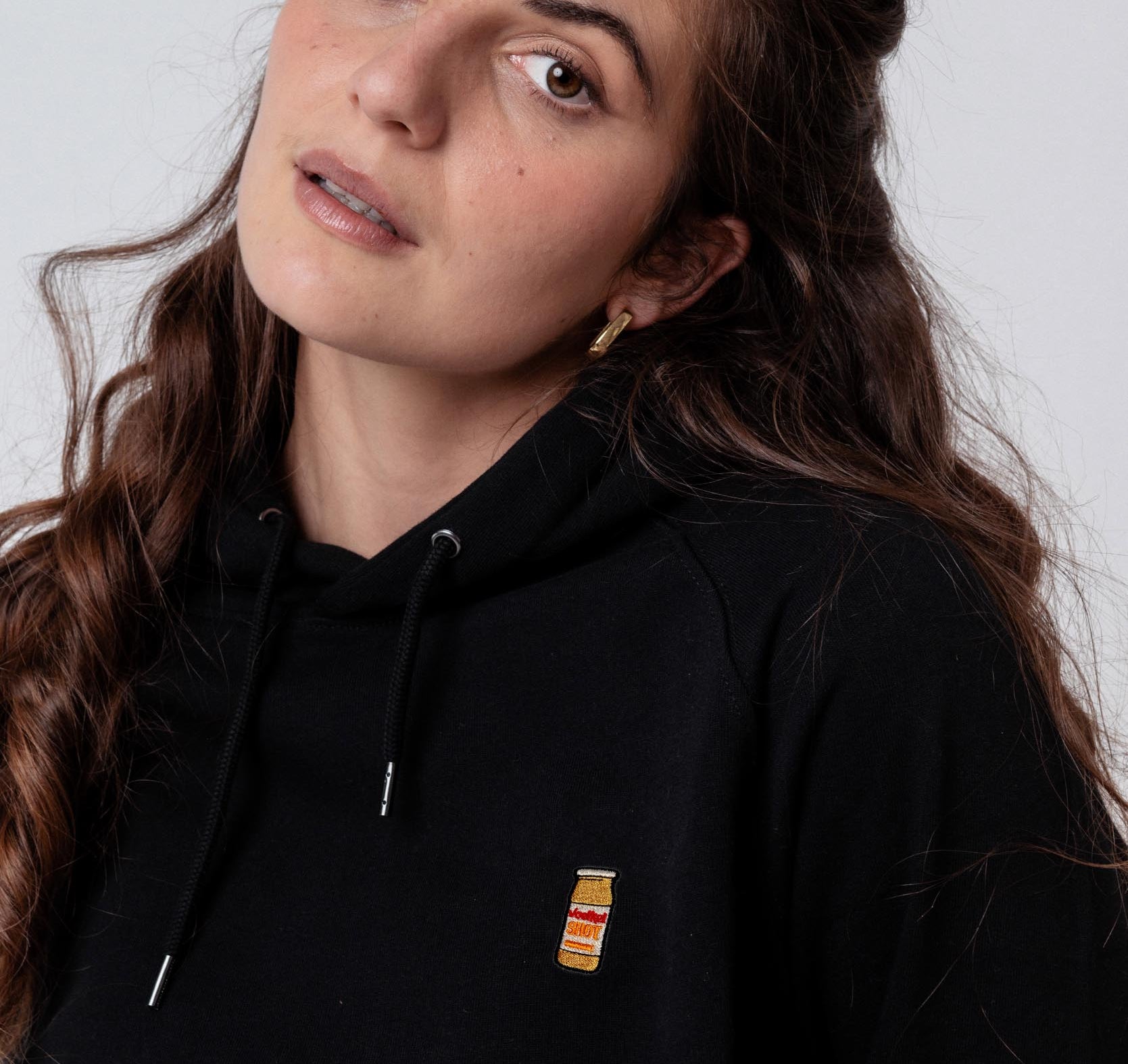 Voelkel Ingwer Shot | Bestickter Bio-Baumwoll Unisex Hoodie