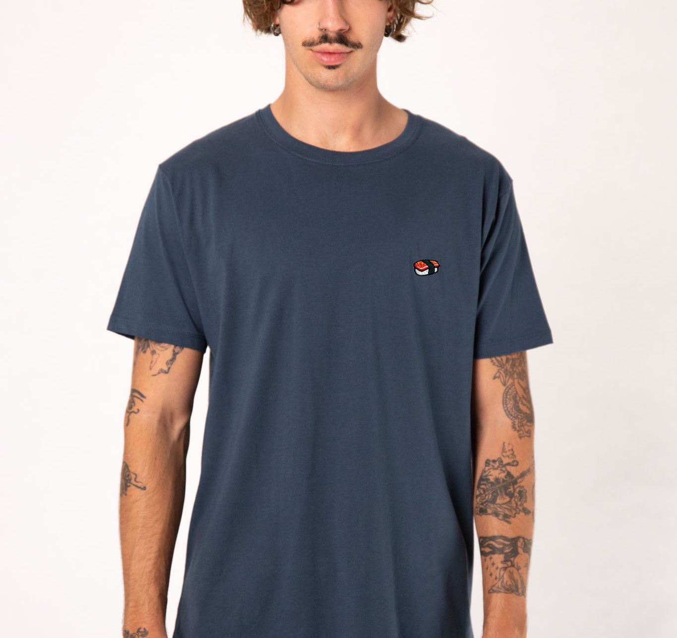 Sushi Nigiri | Besticktes Bio Baumwoll Unisex T-Shirt