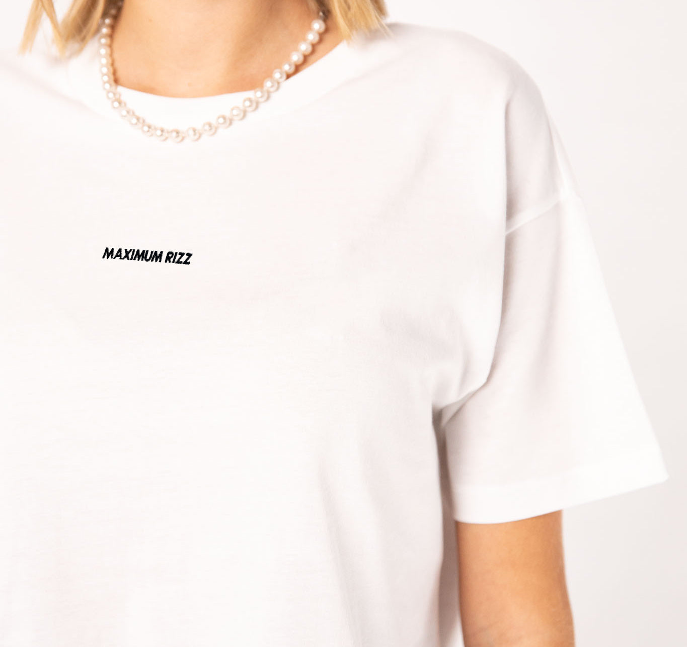 Maximum Rizz | Besticktes Bio Baumwoll Cropped T-Shirt