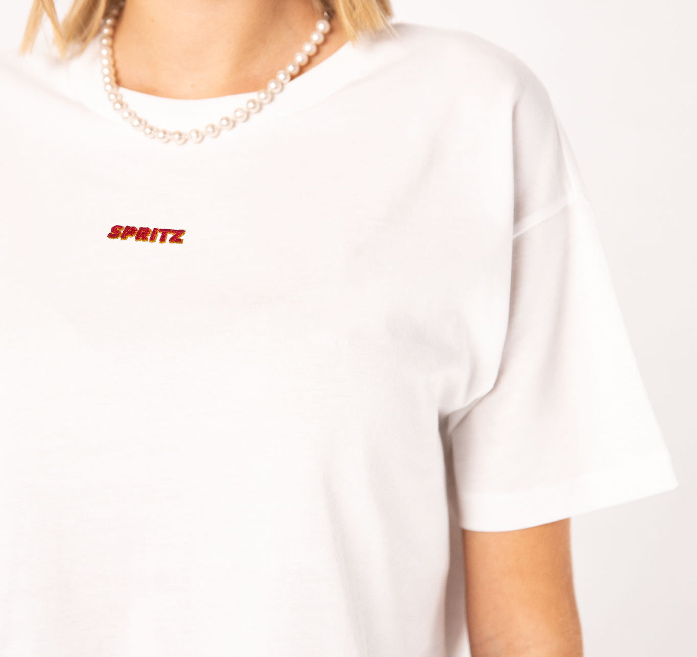 Spritz Signature | Besticktes Bio Baumwoll Cropped T-Shirt
