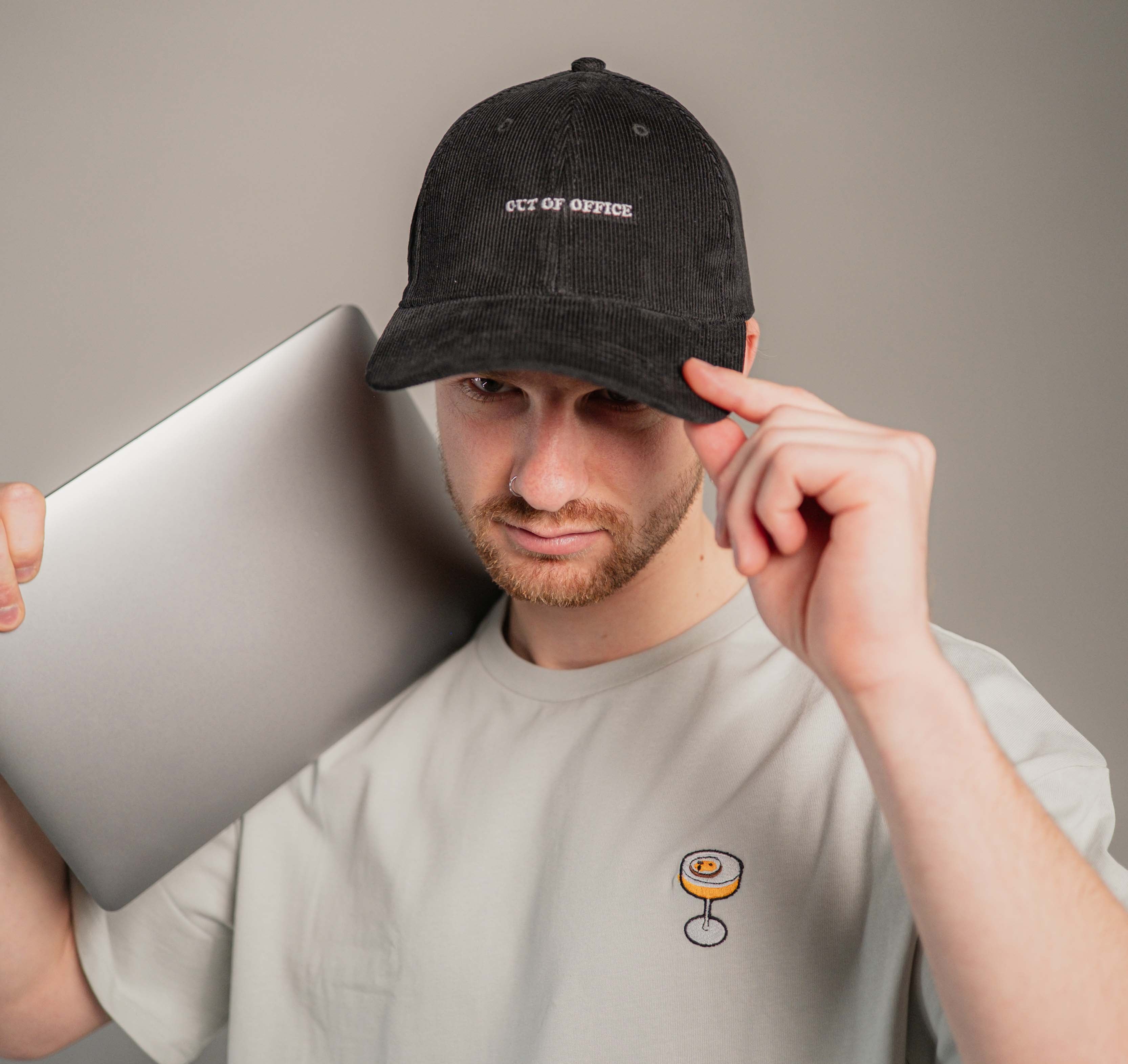 Out of Office| Bestickte Bio Baumwoll Cord Cap