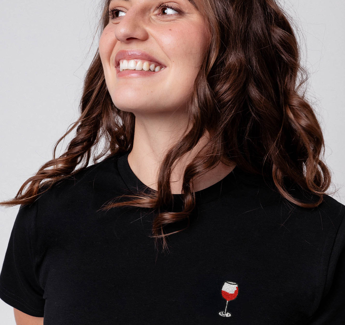Glaserl Rotwein | T-shirt brodé en coton bio pour femmes