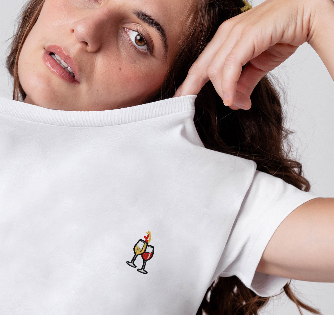 Duo de vin | T-shirt brodé en coton bio pour femmes