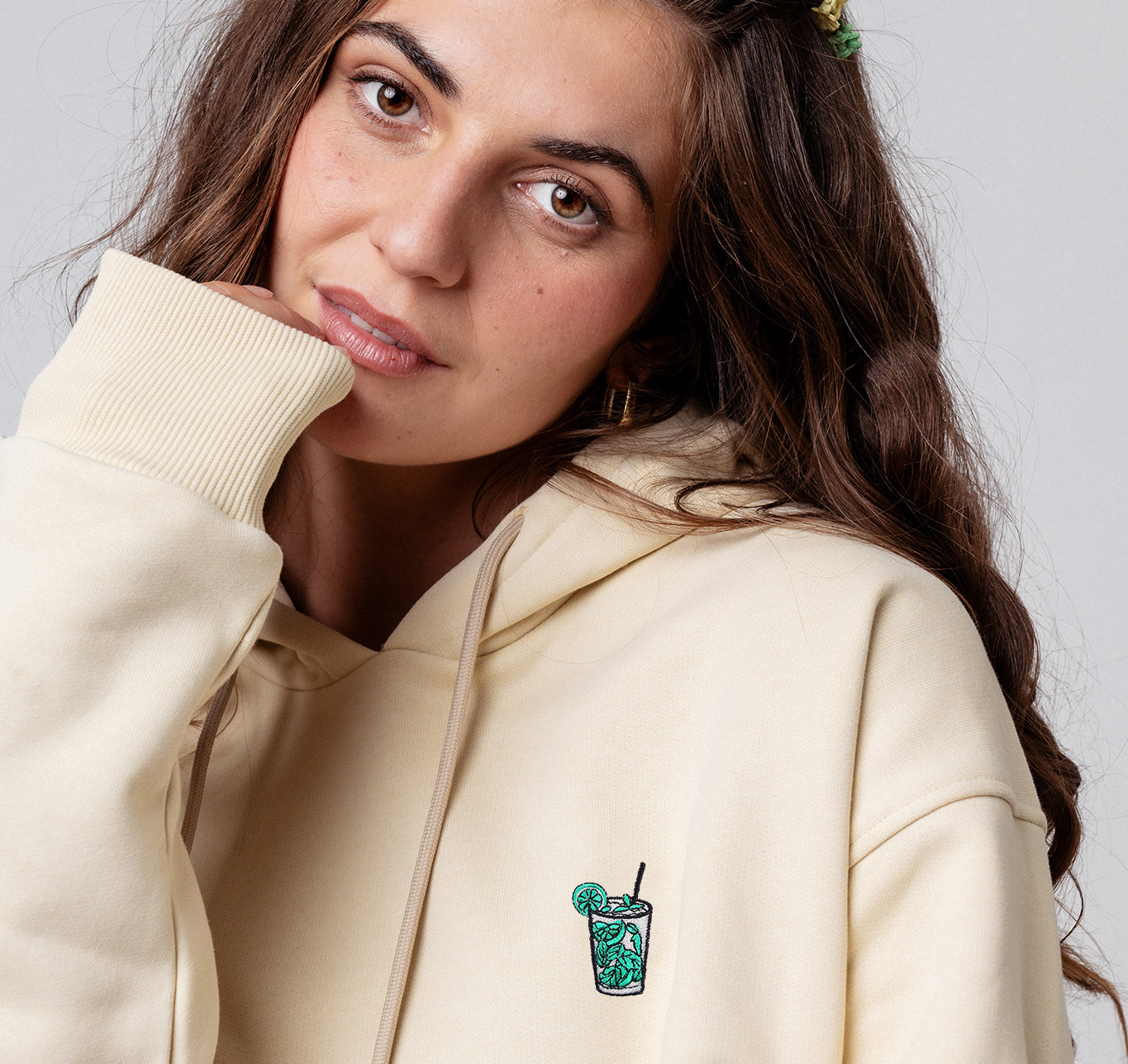Mojito | Sweat à capuche en coton bio brodé pour femme