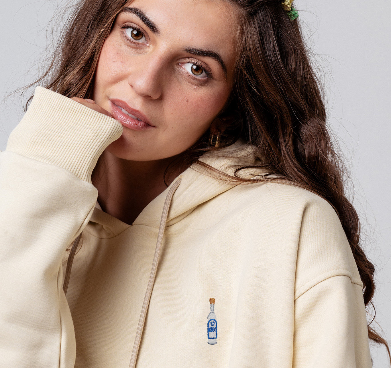 Ouzo | Sweat à capuche en coton bio brodé pour femme