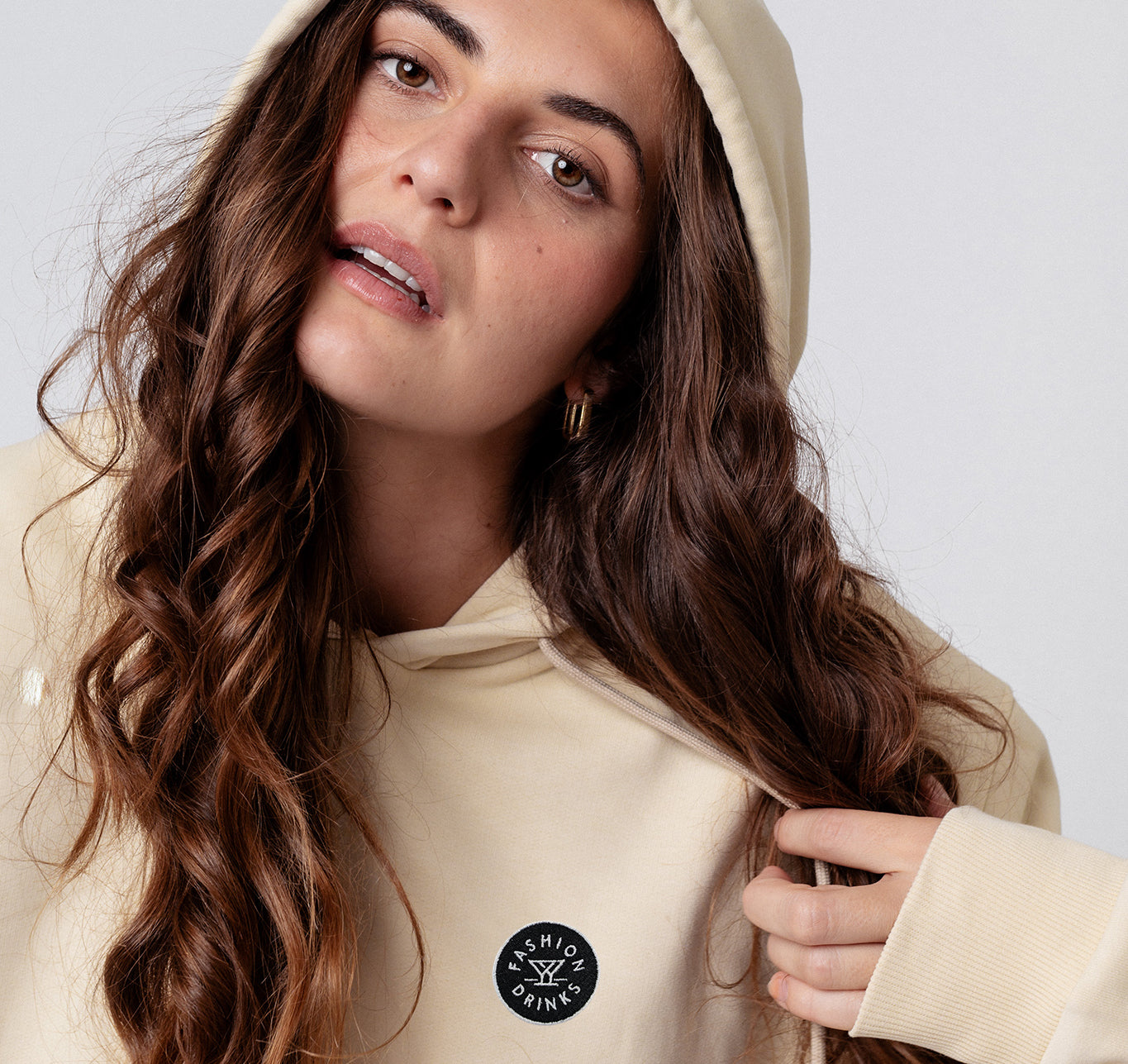 Fashion Drinks | Sweat à capuche en coton bio brodé pour femmes